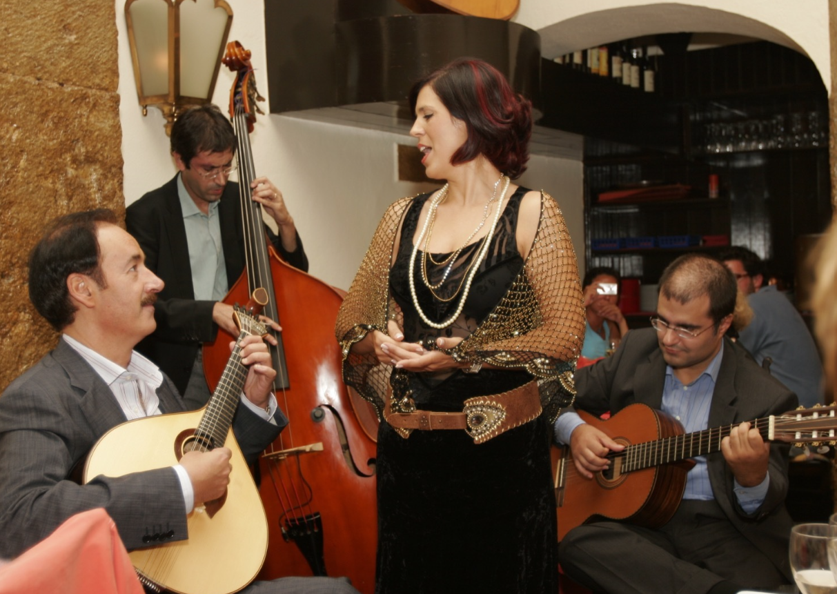 02 Clube de Fado 3 - Portugal Alentejo Wine Tour 2025