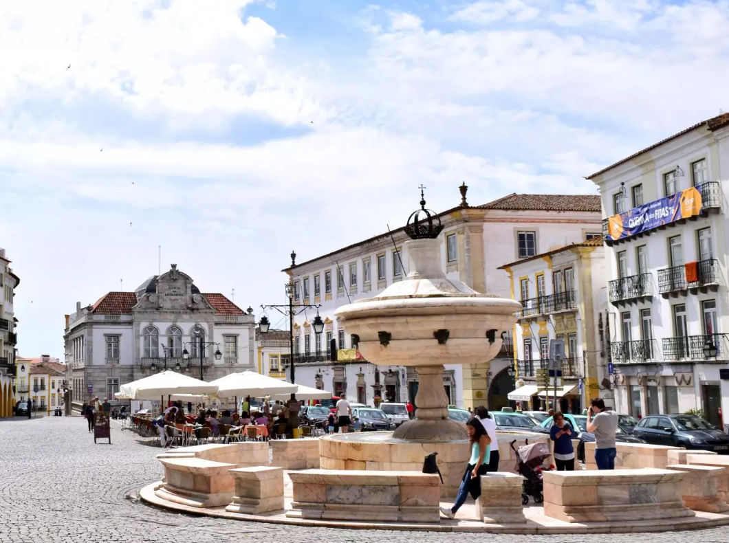 07 Evora Praca do Giraldo - Portugal Alentejo Wine Tour 2025